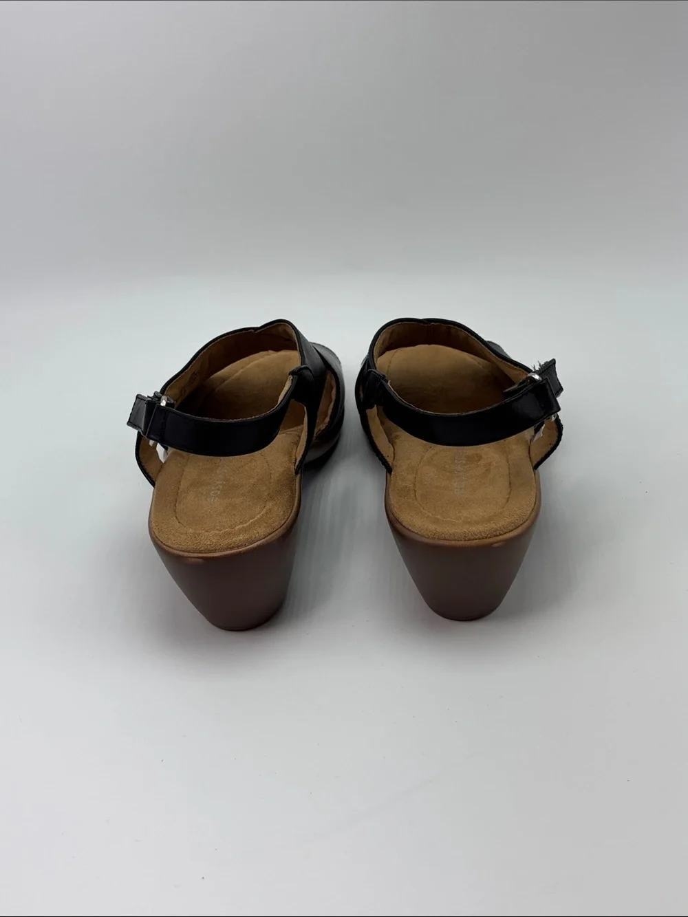 Easy Spirit Chantal Black Sandals - size 8.5